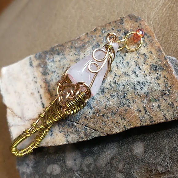 NWT Beautiful Rose Quartz Hand Wire Wrapped Pendant - Picture 4 of 6